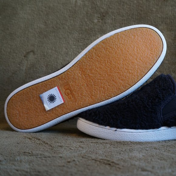 UGG LUCI SLIP ON SNEAKERS SLIPPERS 10 - Picture 4 of 7